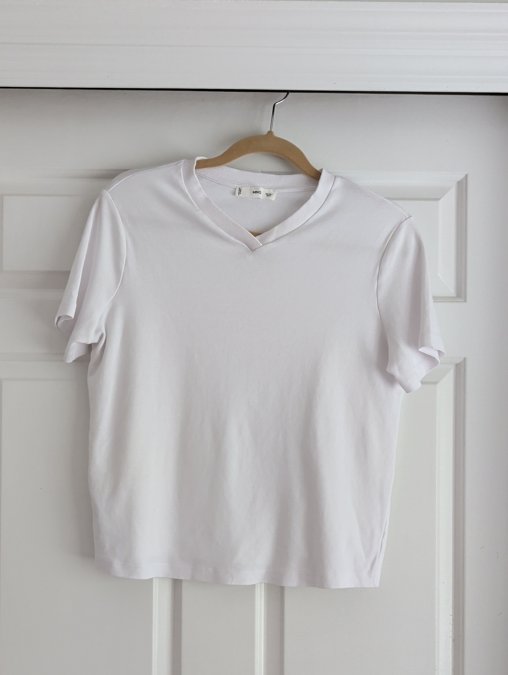 NWOT Classic White V-Neck T Shirt